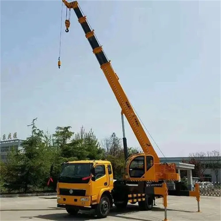 徐闻钢筋笼入孔时,由吊车采用单点起吊